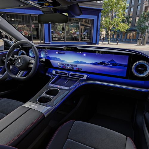 Interieur der neuen elektrischen Mercedes-Benz C-Klasse, 2026. 

Interior of the new electric Mercedes-Benz C-Class, 2026.