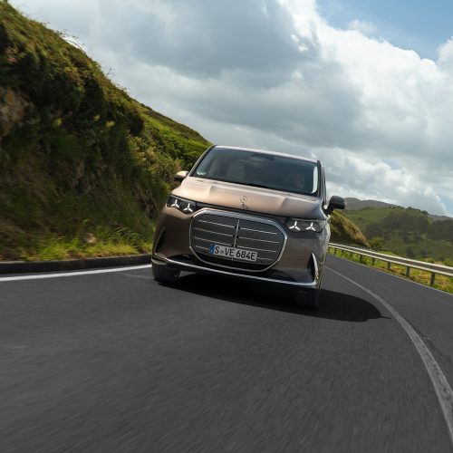 Der neue elektrische Mercedes-Benz VLE / Presse Test Drive Bilbao, Spain (Mercedes-Benz VLE 300 elektrisch | Energieverbrauch kombiniert: 20,7–18,4 kWh/100 km | CO₂-Emissionen kombiniert: 0 g/km | CO₂-Klasse: A);Mercedes-Benz VLE 300 elektrisch | Energieverbrauch kombiniert: 20,7–18,4 kWh/100 km | CO₂-Emissionen kombiniert: 0 g/km | CO₂-Klasse: A*

The all-new Mercedes-Benz VLE/ Press Test Drive Bilbao, Spain (Mercedes-Benz VLE 300 electric | combined energy consumption: 20.7-18.4 kWh/100 km | combined CO₂ emissions: 0 g/km | CO₂ class: A
EXTERIOR: velvet brown metallic | INTERIOR: nappa leather ivory beige;Mercedes-Benz VLE 300 electric | combined energy consumption: 20.7-18.4 kWh/100 km | combined CO₂ emissions: 0 g/km | CO₂ class: A*