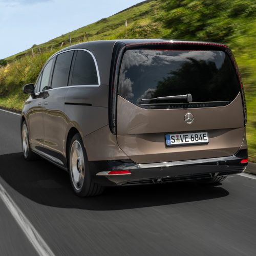 Der neue elektrische Mercedes-Benz VLE / Presse Test Drive Bilbao, Spain (Mercedes-Benz VLE 300 elektrisch | Energieverbrauch kombiniert: 20,7–18,4 kWh/100 km | CO₂-Emissionen kombiniert: 0 g/km | CO₂-Klasse: A);Mercedes-Benz VLE 300 elektrisch | Energieverbrauch kombiniert: 20,7–18,4 kWh/100 km | CO₂-Emissionen kombiniert: 0 g/km | CO₂-Klasse: A*

The all-new Mercedes-Benz VLE/ Press Test Drive Bilbao, Spain (Mercedes-Benz VLE 300 electric | combined energy consumption: 20.7-18.4 kWh/100 km | combined CO₂ emissions: 0 g/km | CO₂ class: A
EXTERIOR: velvet brown metallic | INTERIOR: nappa leather ivory beige;Mercedes-Benz VLE 300 electric | combined energy consumption: 20.7-18.4 kWh/100 km | combined CO₂ emissions: 0 g/km | CO₂ class: A*