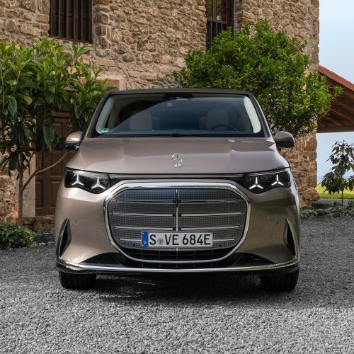 Der neue elektrische Mercedes-Benz VLE / Presse Test Drive Bilbao, Spain (Mercedes-Benz VLE 300 elektrisch | Energieverbrauch kombiniert: 20,7–18,4 kWh/100 km | CO₂-Emissionen kombiniert: 0 g/km | CO₂-Klasse: A);Mercedes-Benz VLE 300 elektrisch | Energieverbrauch kombiniert: 20,7–18,4 kWh/100 km | CO₂-Emissionen kombiniert: 0 g/km | CO₂-Klasse: A*

The all-new Mercedes-Benz VLE/ Press Test Drive Bilbao, Spain (Mercedes-Benz VLE 300 electric | combined energy consumption: 20.7-18.4 kWh/100 km | combined CO₂ emissions: 0 g/km | CO₂ class: A
EXTERIOR: velvet brown metallic | INTERIOR: nappa leather ivory beige;Mercedes-Benz VLE 300 electric | combined energy consumption: 20.7-18.4 kWh/100 km | combined CO₂ emissions: 0 g/km | CO₂ class: A*
