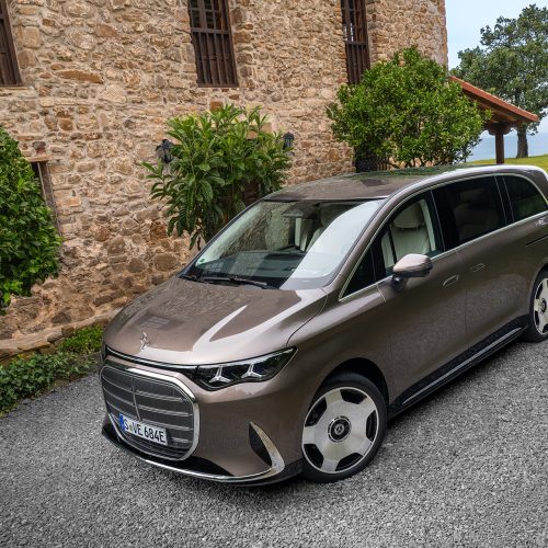 Der neue elektrische Mercedes-Benz VLE / Presse Test Drive Bilbao, Spain (Mercedes-Benz VLE 300 elektrisch | Energieverbrauch kombiniert: 20,7–18,4 kWh/100 km | CO₂-Emissionen kombiniert: 0 g/km | CO₂-Klasse: A);Mercedes-Benz VLE 300 elektrisch | Energieverbrauch kombiniert: 20,7–18,4 kWh/100 km | CO₂-Emissionen kombiniert: 0 g/km | CO₂-Klasse: A*

The all-new Mercedes-Benz VLE/ Press Test Drive Bilbao, Spain (Mercedes-Benz VLE 300 electric | combined energy consumption: 20.7-18.4 kWh/100 km | combined CO₂ emissions: 0 g/km | CO₂ class: A
EXTERIOR: velvet brown metallic | INTERIOR: nappa leather ivory beige;Mercedes-Benz VLE 300 electric | combined energy consumption: 20.7-18.4 kWh/100 km | combined CO₂ emissions: 0 g/km | CO₂ class: A*