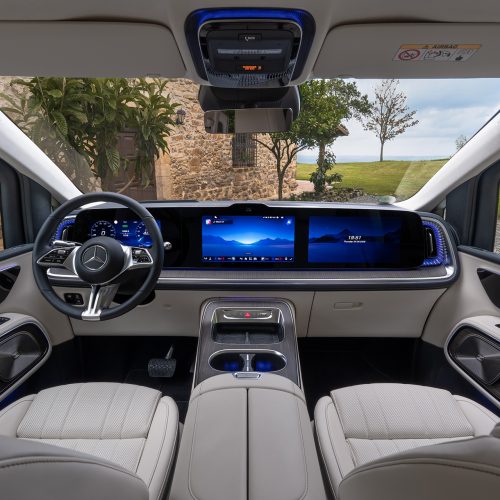 Der neue elektrische Mercedes-Benz VLE / Presse Test Drive Bilbao, Spain (Mercedes-Benz VLE 300 elektrisch | Energieverbrauch kombiniert: 20,7–18,4 kWh/100 km | CO₂-Emissionen kombiniert: 0 g/km | CO₂-Klasse: A);Mercedes-Benz VLE 300 elektrisch | Energieverbrauch kombiniert: 20,7–18,4 kWh/100 km | CO₂-Emissionen kombiniert: 0 g/km | CO₂-Klasse: A*

The all-new Mercedes-Benz VLE/ Press Test Drive Bilbao, Spain (Mercedes-Benz VLE 300 electric | combined energy consumption: 20.7-18.4 kWh/100 km | combined CO₂ emissions: 0 g/km | CO₂ class: A
EXTERIOR: velvet brown metallic | INTERIOR: nappa leather ivory beige;Mercedes-Benz VLE 300 electric | combined energy consumption: 20.7-18.4 kWh/100 km | combined CO₂ emissions: 0 g/km | CO₂ class: A*