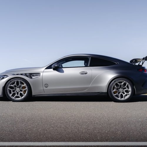 Der neue Mercedes-AMG CLE 646 Spezialanfertigung. Energieverbrauch kombiniert: 15,8l/100 km | CO₂-Emissionen kombiniert: 359 g/km | CO₂-Klasse: G Die Angaben sind vorläufig. Es liegen bislang weder bestätigte Werte von einer amtlich anerkannten Prüforganisation noch eine EG-Typgenehmigung noch eine Konformitätsbescheinigung mit amtlichen Werten vor. Abweichungen zwischen den Angaben und den amtlichen Werten sind möglich;Mercedes-AMG CLE 646 Spezialanfertigung. Energieverbrauch kombiniert: 15,8l/100 km | CO₂-Emissionen kombiniert: 359 g/km | CO₂-Klasse: G*

The all-new Mercedes-AMG CLE 646 Spezialanfertigung. Energy consumption combined: 15.1l/100 km | Combined CO₂ emissions: 359 g/km | CO₂ class: G The figures are provisional. To date, there are no confirmed figures from an officially recognised testing organisation, nor is there an EC type-approval or a certificate of conformity containing official figures. There may be discrepancies between the figures provided and the official figures.;Mercedes-AMG CLE 646 Spezialanfertigung. Energy consumption combined: 15.1l/100 km | Combined CO₂ emissions: 359 g/km | CO₂ class: G*