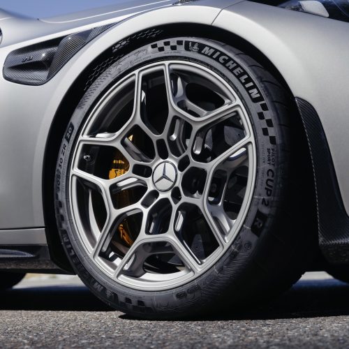 Der neue Mercedes-AMG CLE 646 Spezialanfertigung. Energieverbrauch kombiniert: 15,8l/100 km | CO₂-Emissionen kombiniert: 359 g/km | CO₂-Klasse: G Die Angaben sind vorläufig. Es liegen bislang weder bestätigte Werte von einer amtlich anerkannten Prüforganisation noch eine EG-Typgenehmigung noch eine Konformitätsbescheinigung mit amtlichen Werten vor. Abweichungen zwischen den Angaben und den amtlichen Werten sind möglich;Mercedes-AMG CLE 646 Spezialanfertigung. Energieverbrauch kombiniert: 15,8l/100 km | CO₂-Emissionen kombiniert: 359 g/km | CO₂-Klasse: G*

The all-new Mercedes-AMG CLE 646 Spezialanfertigung. Energy consumption combined: 15.1l/100 km | Combined CO₂ emissions: 359 g/km | CO₂ class: G The figures are provisional. To date, there are no confirmed figures from an officially recognised testing organisation, nor is there an EC type-approval or a certificate of conformity containing official figures. There may be discrepancies between the figures provided and the official figures.;Mercedes-AMG CLE 646 Spezialanfertigung. Energy consumption combined: 15.1l/100 km | Combined CO₂ emissions: 359 g/km | CO₂ class: G*