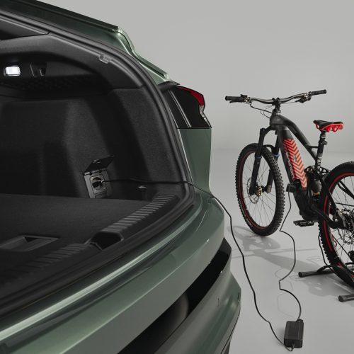 Studio photo, interior, Vehicle-to-Load (V2L)