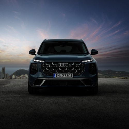 Alopias blue metallic, static photo, exterior, front view