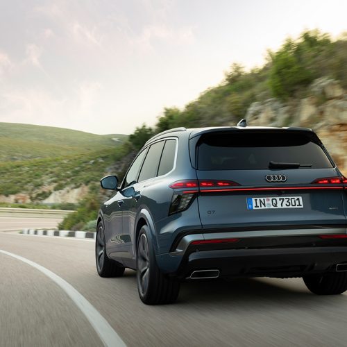 Alopias blue metallic, dynamic photo, exterior, rear view