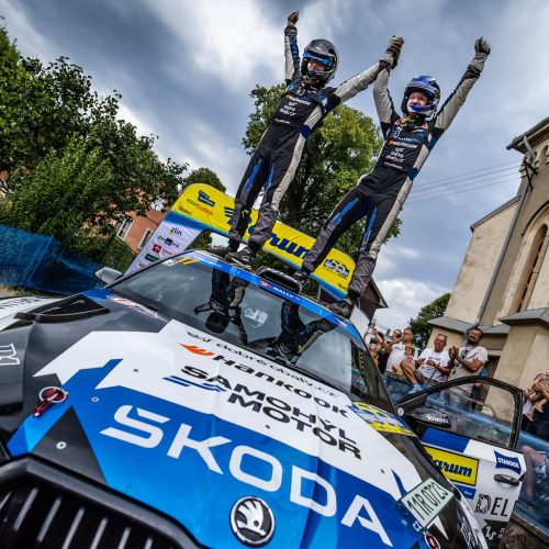 Die Lokalmatadoren Adam Březík und Beifahrer Zdeněk Bělák jun. (Samohýl Škoda Team) nutzten ihre Streckenkenntnisse und feierten ihren ersten Sieg in der FIA Rallye-Europameisterschaft.