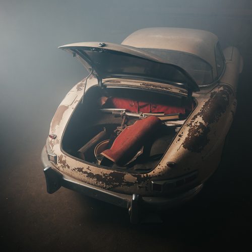 Spektakulärer Scheunenfund: Mercedes-Benz 300 SL Roadster (W 198) von 1960 als Restaurierungsobjekt. Verkaufsfahrzeug von Mercedes-Benz Classic auf dem Salon Rétromobile 2026. 

Spectacular barn find: 1960 Mercedes-Benz 300 SL Roadster (W 198) as a restoration item. Vehicle offered for purchase by Mercedes-Benz Classic on the Salon Rétromobile 2026.