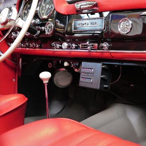 Mercedes-Benz 190 SL (W 121), 1956, Interieur. Verkaufsfahrzeug von Mercedes-Benz Classic auf dem Salon Rétromobile 2026. Highlight: Das Fahrzeug kommt mit einer Startplatzgarantie für die Teilnahme an der 1000 Miglia vom 9. bis 13. Juni 2026. Käufer erhalten die einmalige Möglichkeit, als Teil des Mercedes-Benz Werksteams an dieser Veranstaltung auf den Spuren des „schönsten Rennens der Welt“ teilzunehmen. 

Mercedes-Benz 190 SL (W 121), 1956, interior. Mercedes-Benz Classic sales vehicle at the Salon Rétromobile 2026. Highlight: This exclusive classic comes with a guaranteed place at the starting line of the 1000 Miglia, to be held from 9 to 13 June 2026. Buyers will have a once-in-a-lifetime opportunity to take part in the event as part of the Mercedes-Benz works team, following in the tracks of the “most beautiful race in the world”.