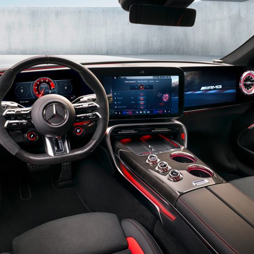 Die Schaltzentrale der Performance: das Interieur des neuen Mercedes-AMG GT 4-Türer Coupés 

The control centre of performance: the interior of the new Mercedes-AMG GT 4-door Coupé